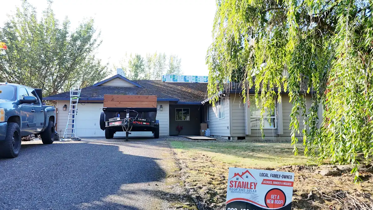 Front of a Green Arbor Village home in La Center, WA with a Stanley Roof and Solar sign before the roof replacement