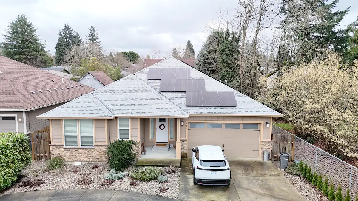 Front of a Hazel Dell home in Vancouver, WA with a new light-colored Malarkey roof and solar panels