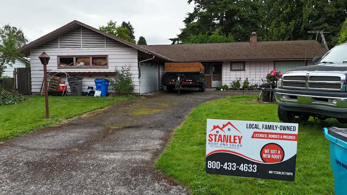 Front of a ranch home in Hidden Terrace, Camas, WA with a Stanley Roof and Solar sign before the roof replacement